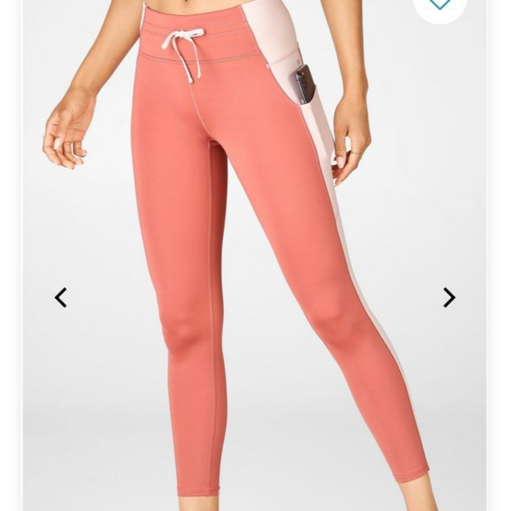 Fabletics Mid-rise Ultracool Shine panel